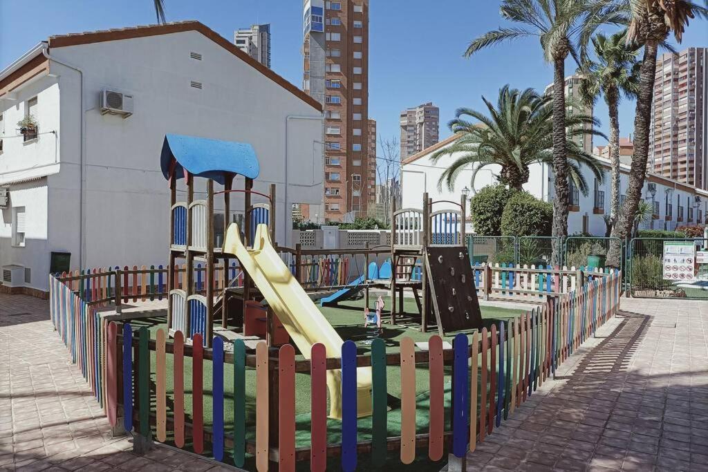 2 Bedroom Townhouse In Beautiful Gated Complex Benidorm Exteriör bild